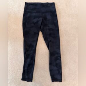 Women’s lululemon black camo leggings size 6